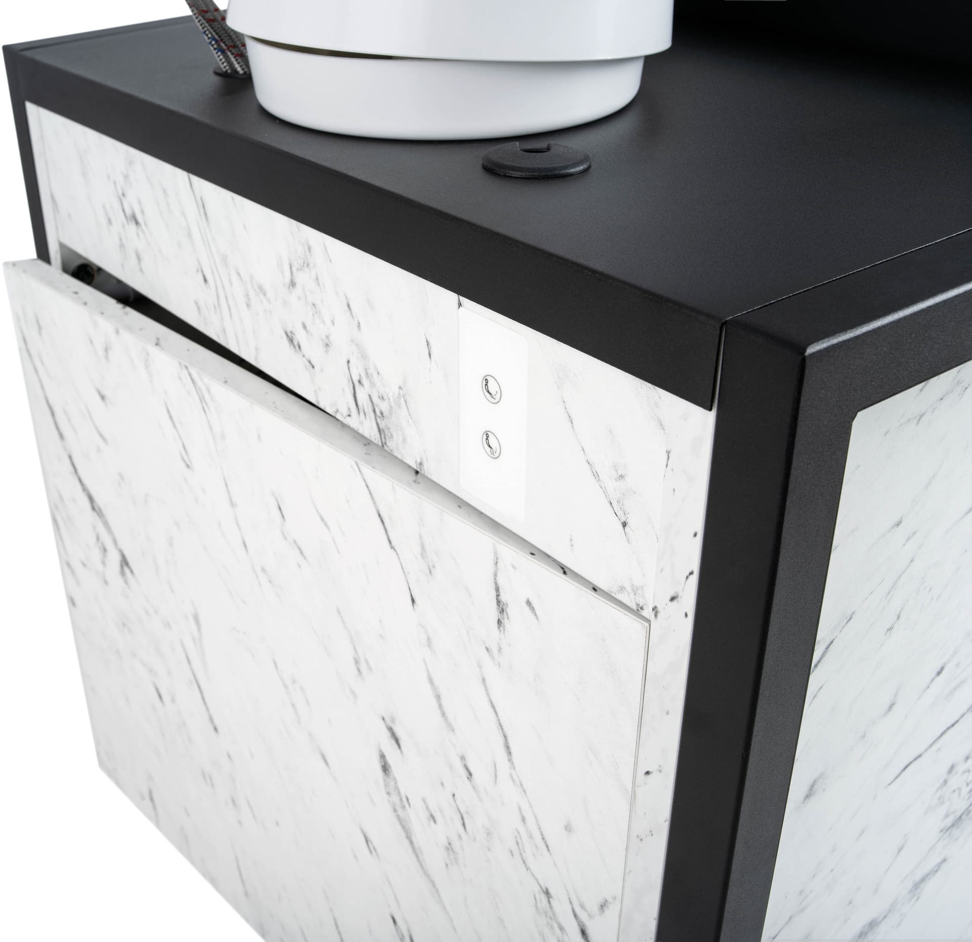 Tarn_White_Pure_PT95_Black_PL60_Carrara_detail_1.jpg